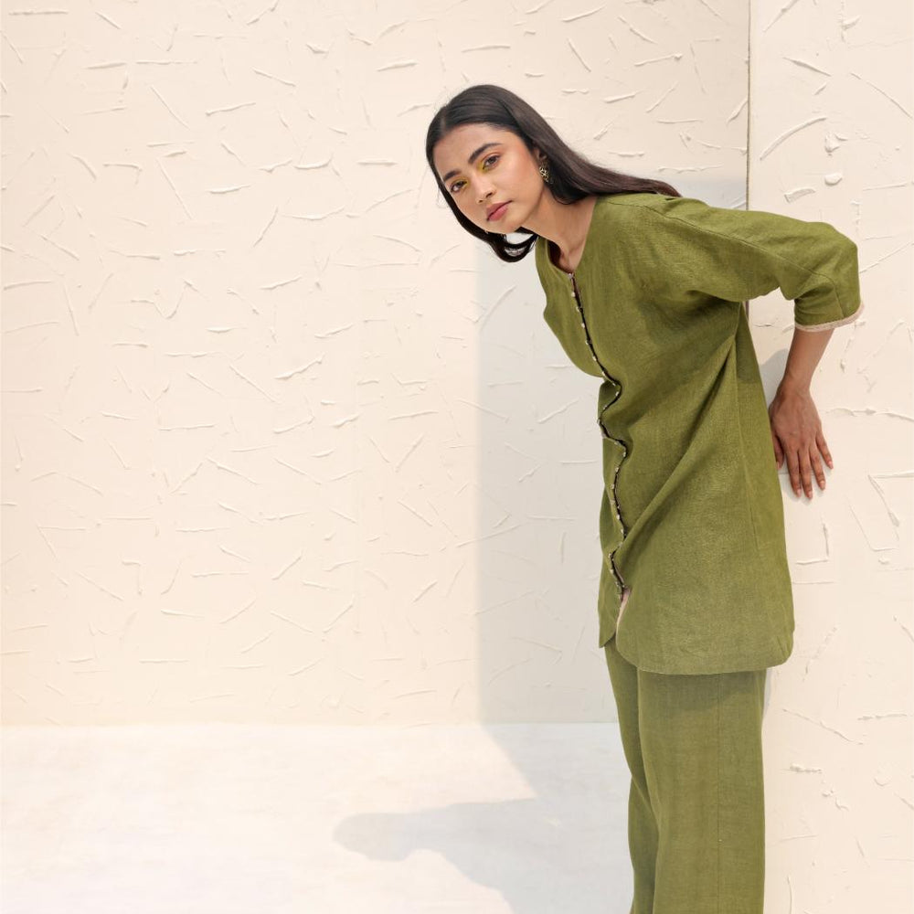
                  
                    EVA TOP & PANT olive
                  
                