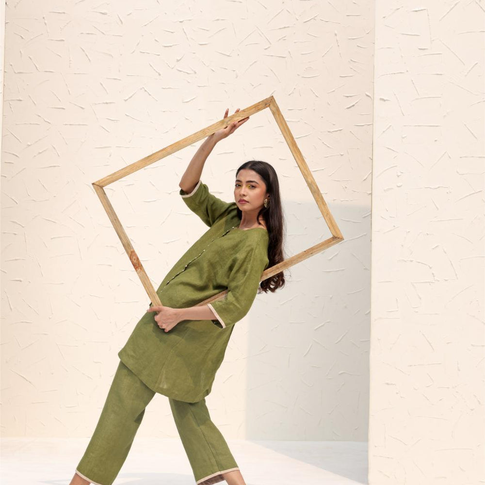 
                  
                    EVA TOP & PANT olive
                  
                