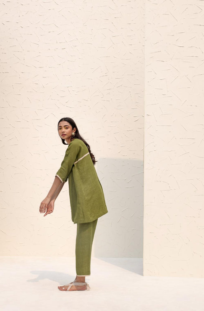 
                  
                    EVA TOP & PANT olive
                  
                