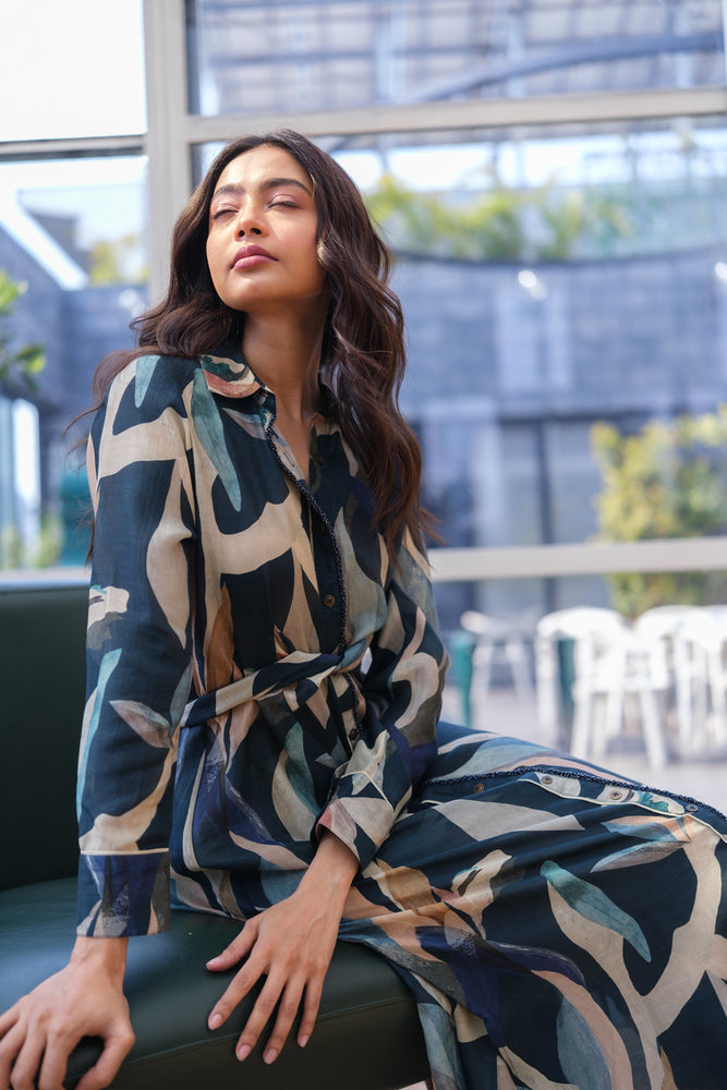
                  
                    MUSLIN TIE DRESS floral
                  
                