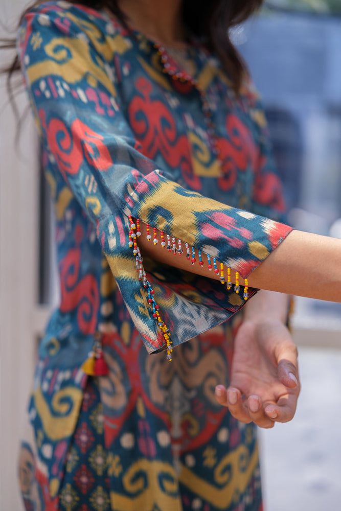 
                  
                    IKAT KURTA & PANT multi blue
                  
                