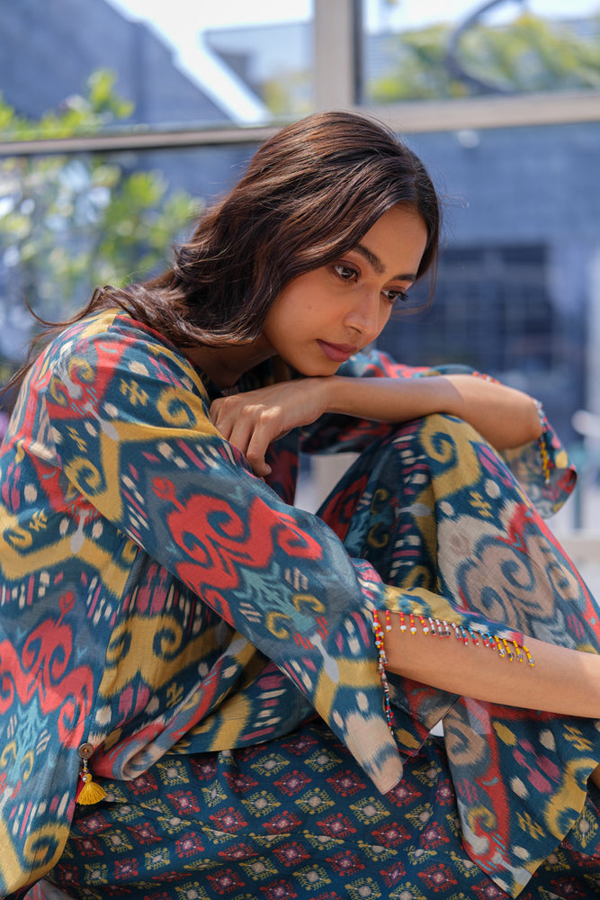 
                  
                    IKAT KURTA & PANT multi blue
                  
                