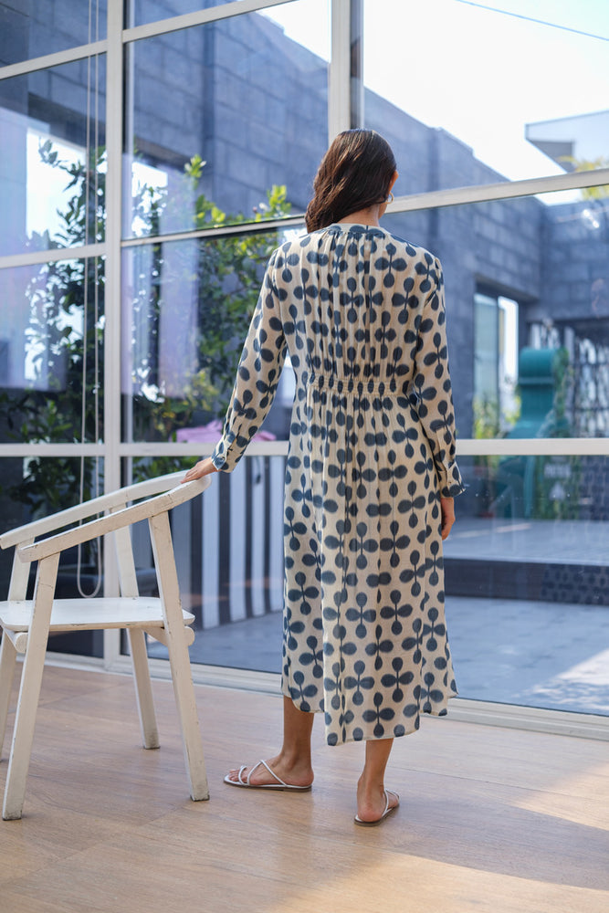 
                  
                    GATHER DRESS pearl
                  
                
