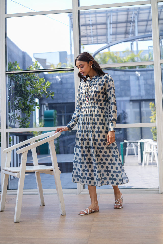 
                  
                    GATHER DRESS pearl
                  
                