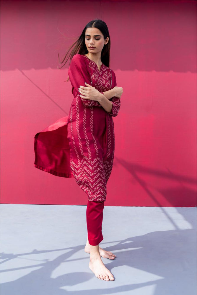
                  
                    ROBYN KURTA maroon
                  
                