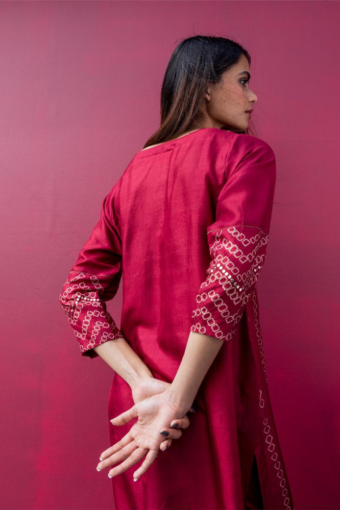 
                  
                    ROBYN KURTA maroon
                  
                