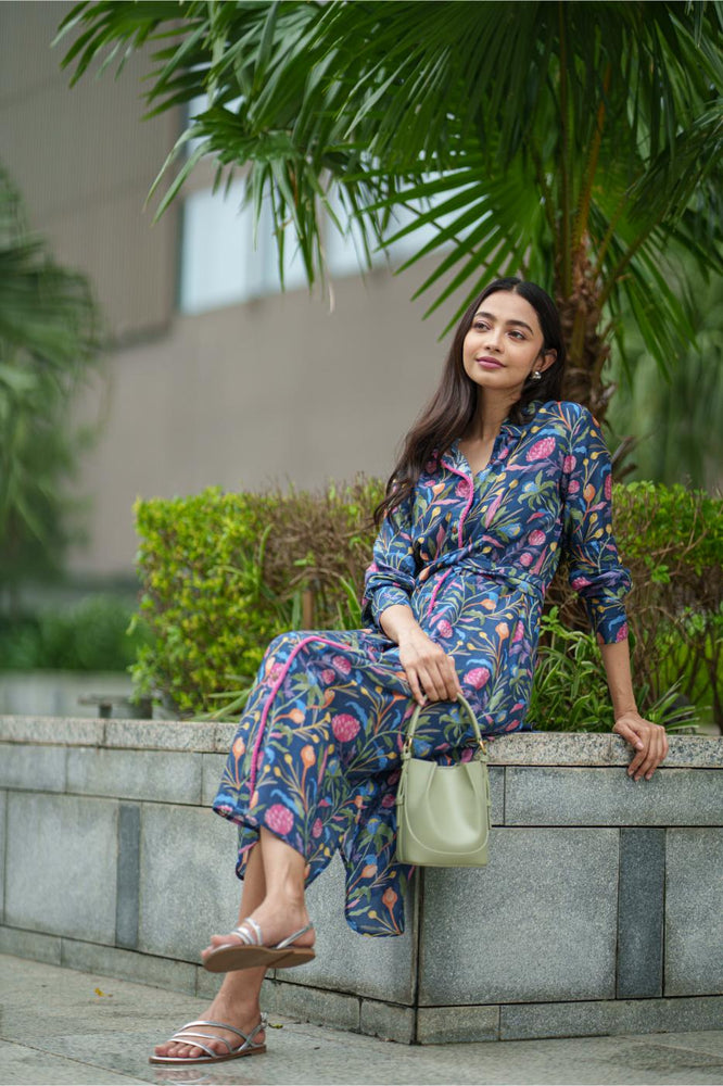 
                  
                    MUSLIN TIE DRESS blue jaal
                  
                