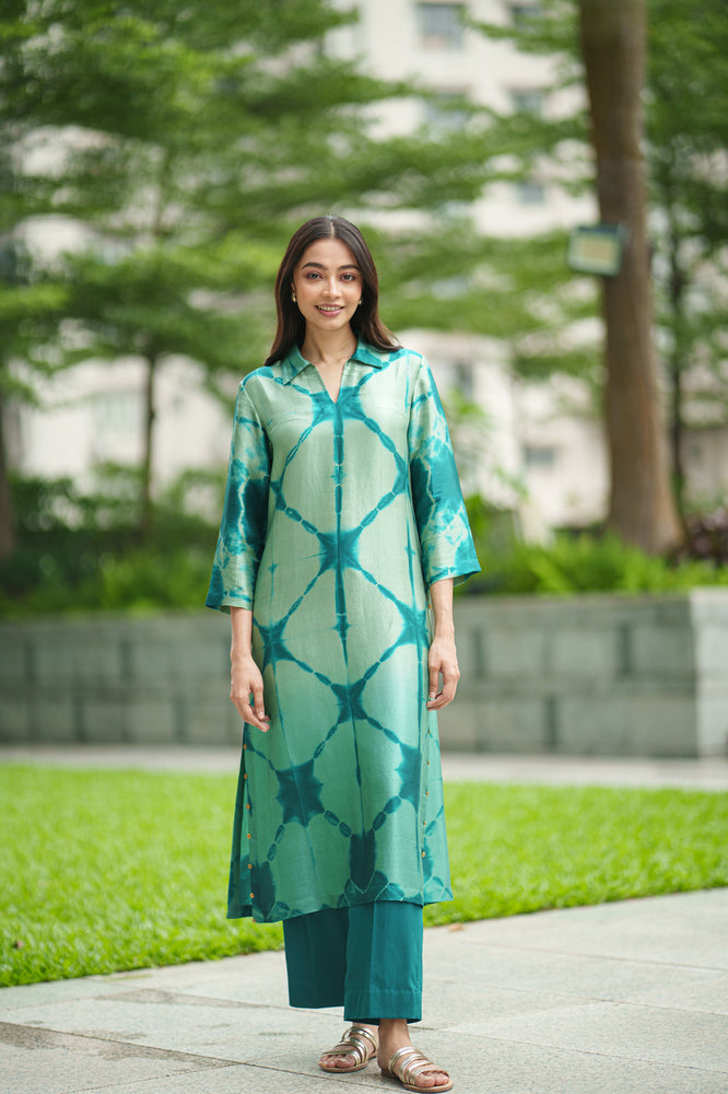 
                  
                    CLARA KURTA SET emerald
                  
                