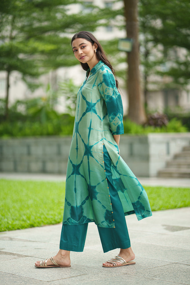 
                  
                    CLARA KURTA SET emerald
                  
                