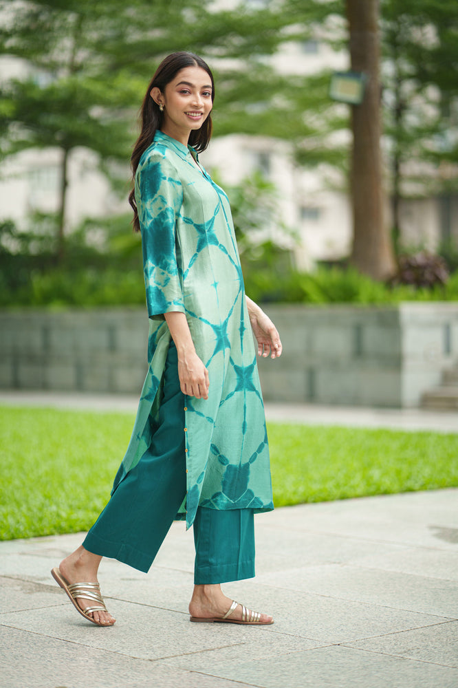 
                  
                    CLARA KURTA SET emerald
                  
                