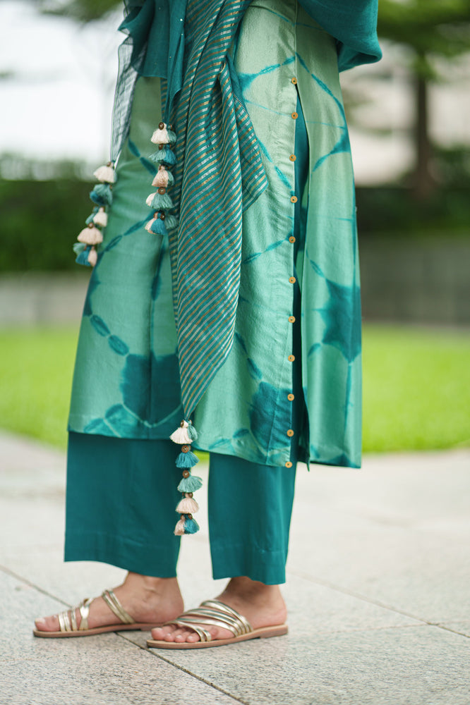 
                  
                    CLARA KURTA SET emerald
                  
                