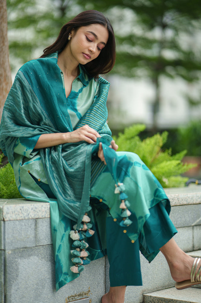 
                  
                    CLARA KURTA SET emerald
                  
                