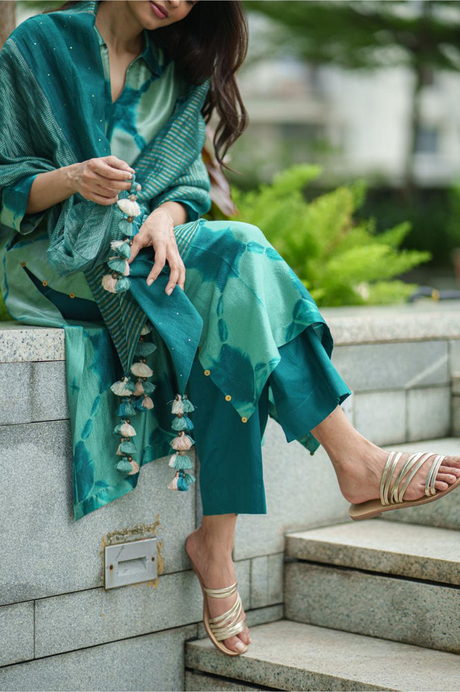
                  
                    4 PANEL TISSUE DUPATTA emerald
                  
                