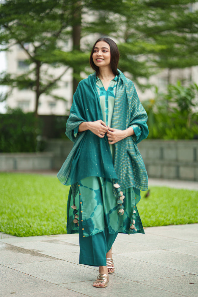 
                  
                    CLARA KURTA SET emerald
                  
                