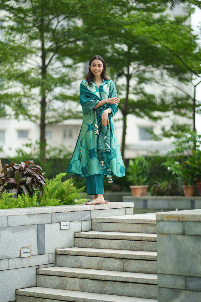 
                  
                    CLARA KURTA SET emerald
                  
                