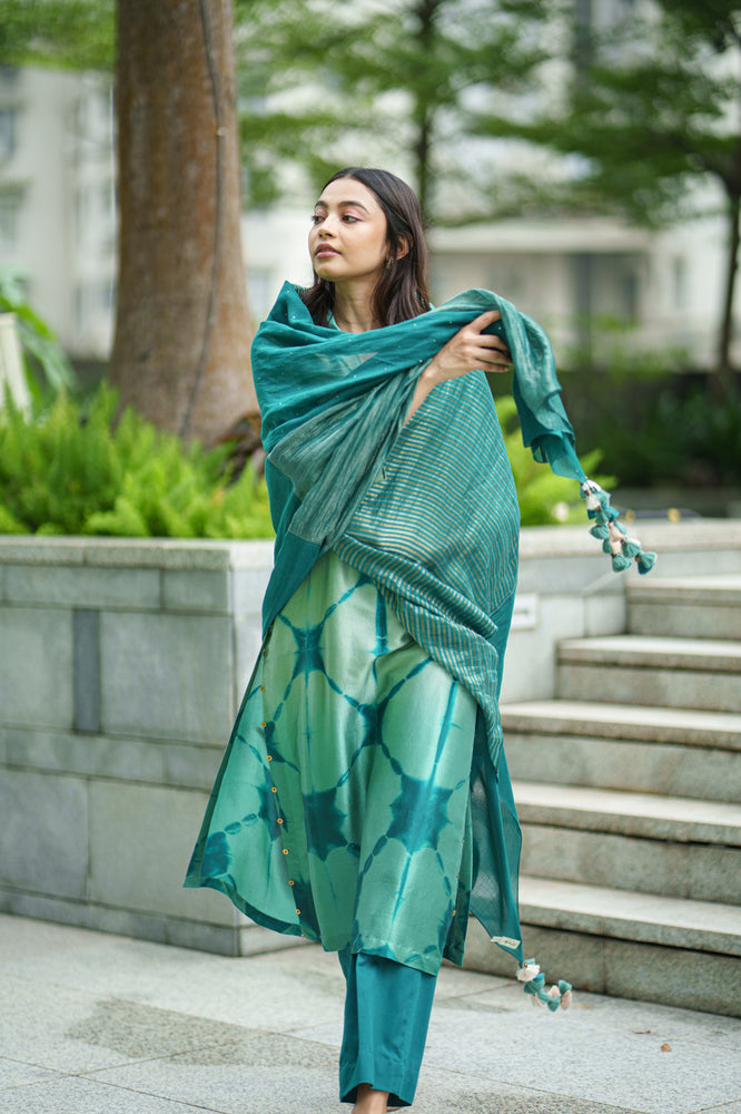 
                  
                    CLARA KURTA SET emerald
                  
                