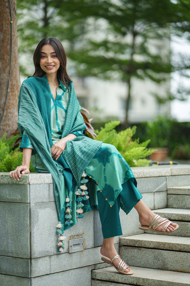 
                  
                    CLARA KURTA SET emerald
                  
                