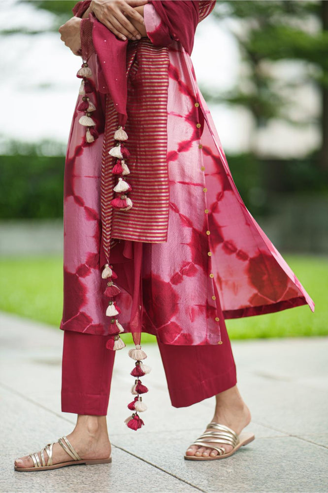 
                  
                    4 PANEL TISSUE DUPATTA wine
                  
                