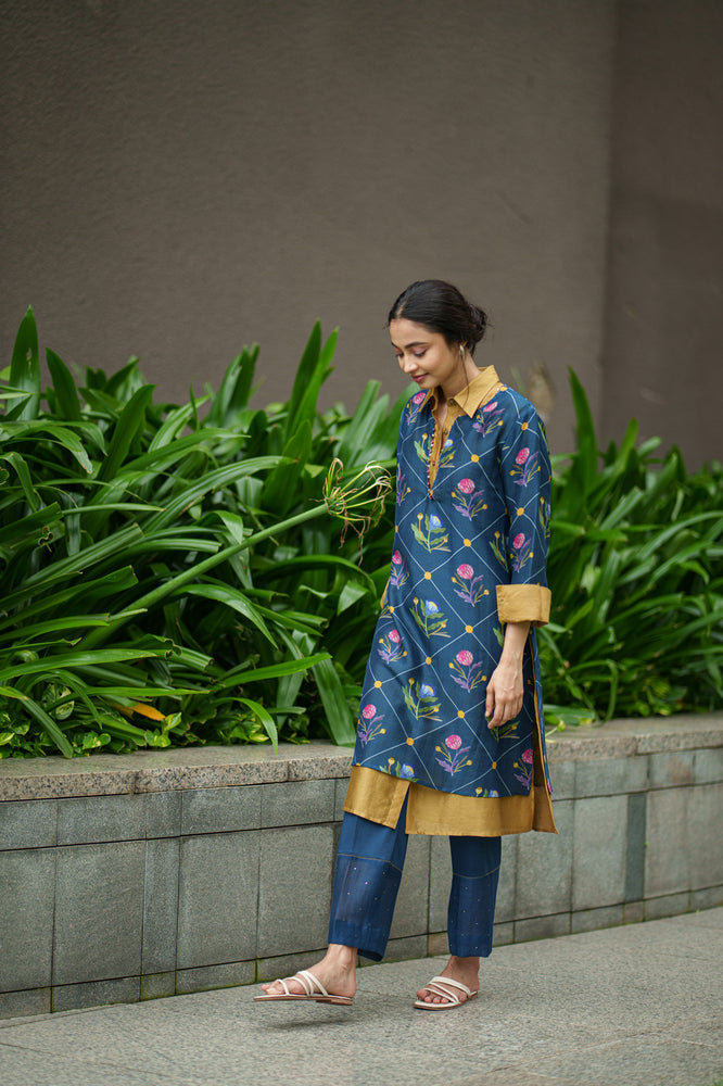
                  
                    DAHLIA 2 LAYER KURTA & PANT blue geo mustard
                  
                