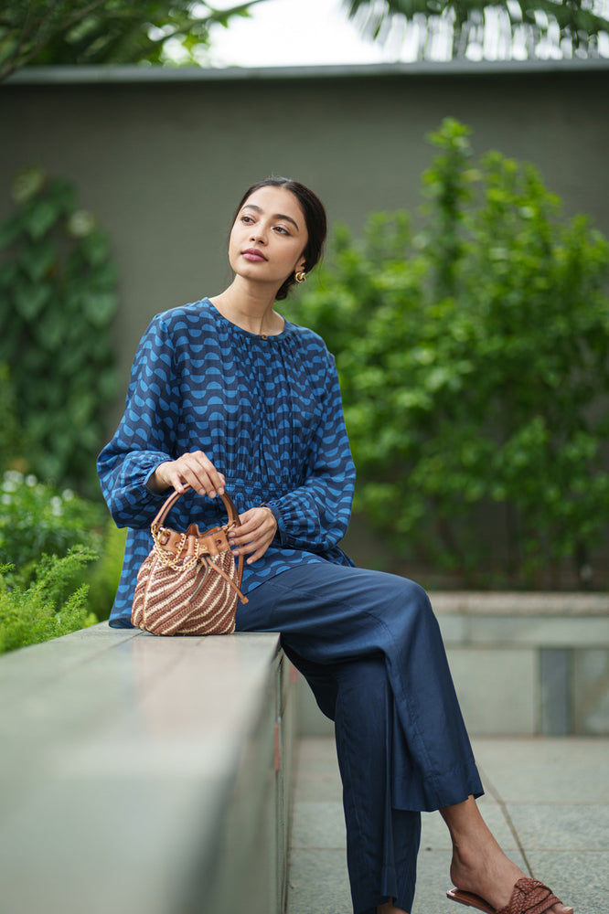 
                  
                    GATHER TOP & PANT blue wave
                  
                