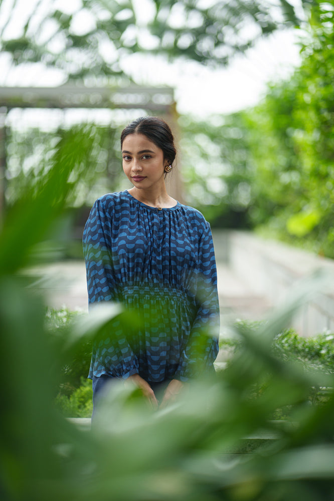 
                  
                    GATHER TOP & PANT blue wave
                  
                
