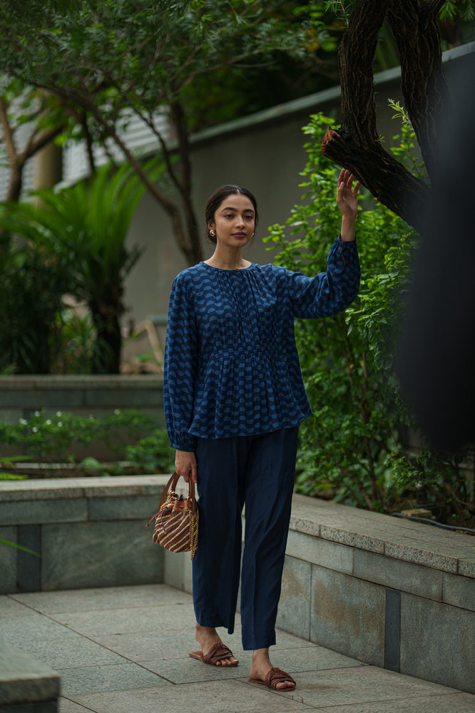 
                  
                    GATHER TOP & PANT blue wave
                  
                