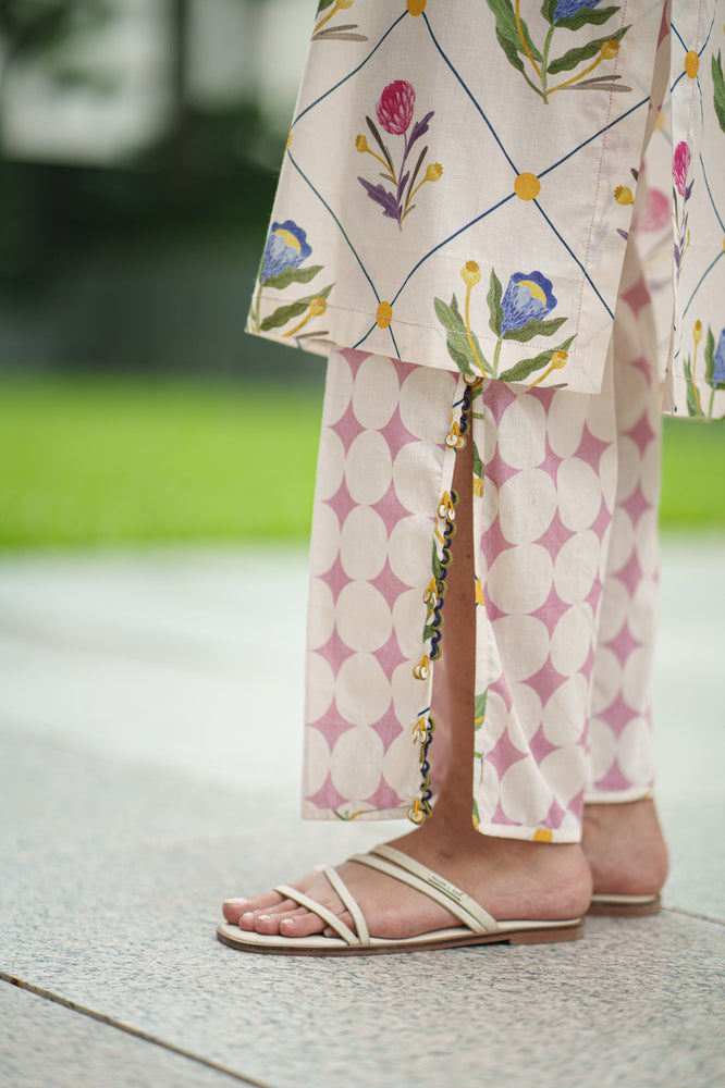 
                  
                    IRIS KURTA & PANT cream jaal
                  
                