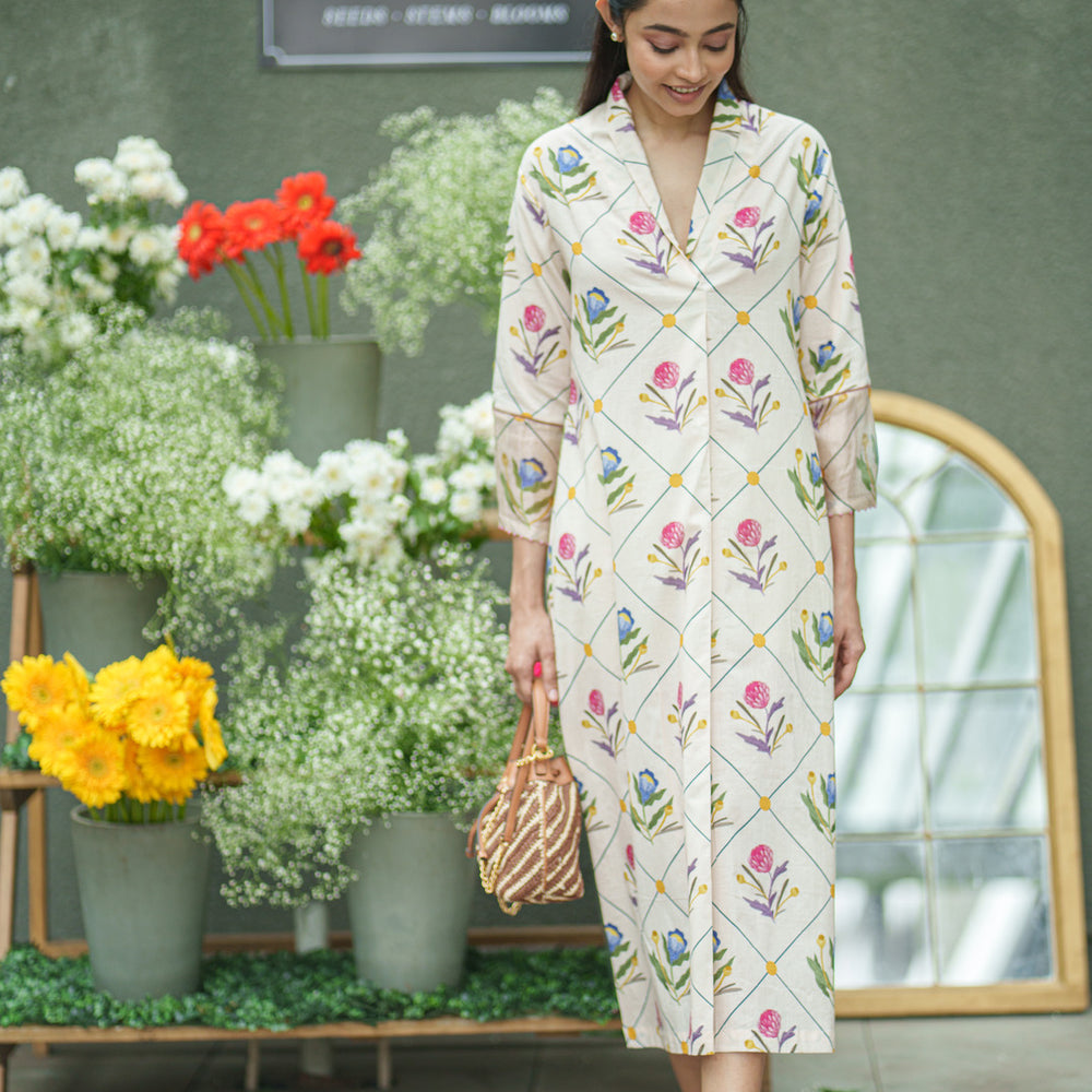 
                  
                    MOGRA DRESS cream geo
                  
                