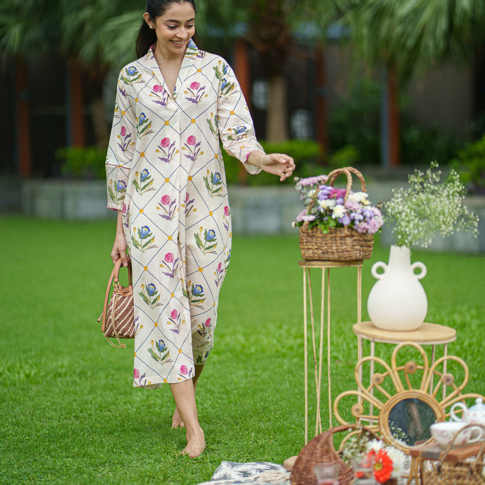 
                  
                    MOGRA DRESS cream geo
                  
                