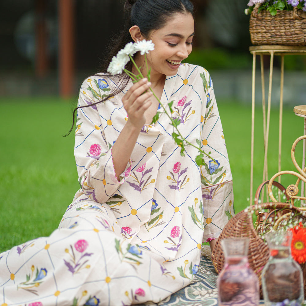 
                  
                    MOGRA DRESS cream geo
                  
                