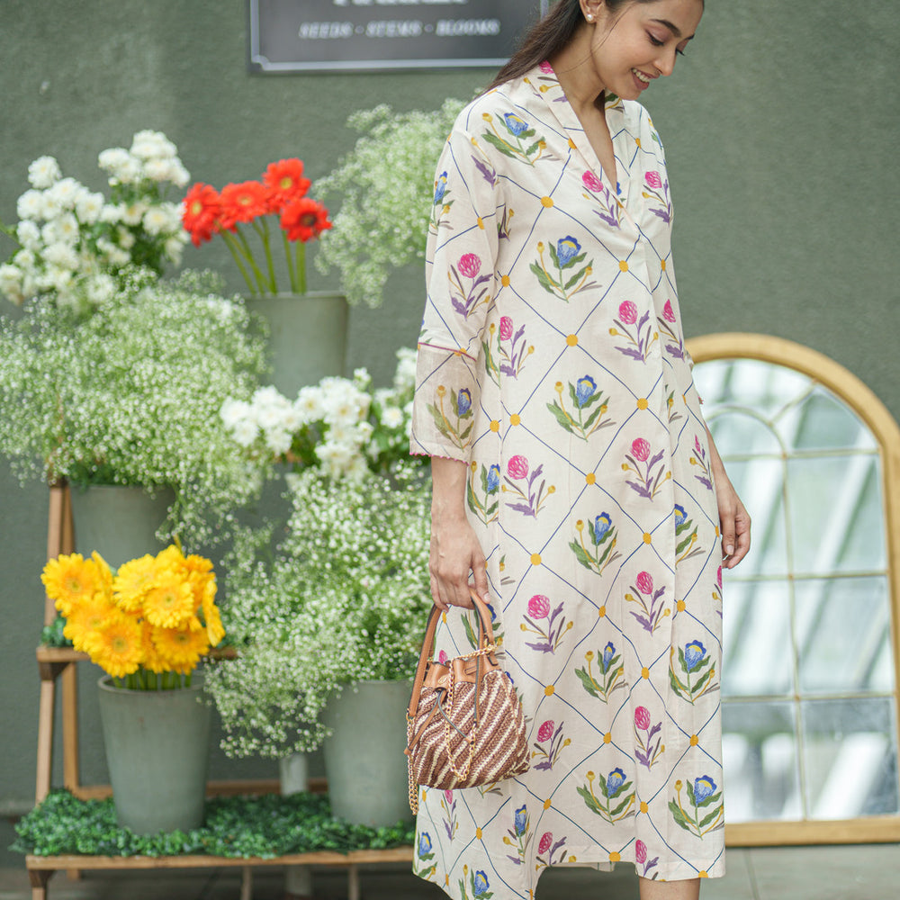 
                  
                    MOGRA DRESS cream geo
                  
                