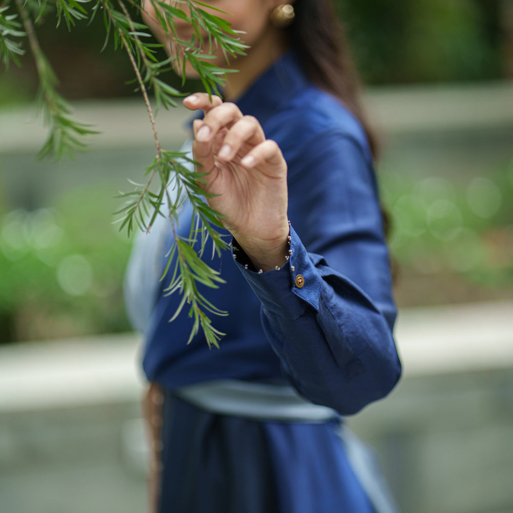 
                  
                    OL SILK TIE DRESS blue brown
                  
                