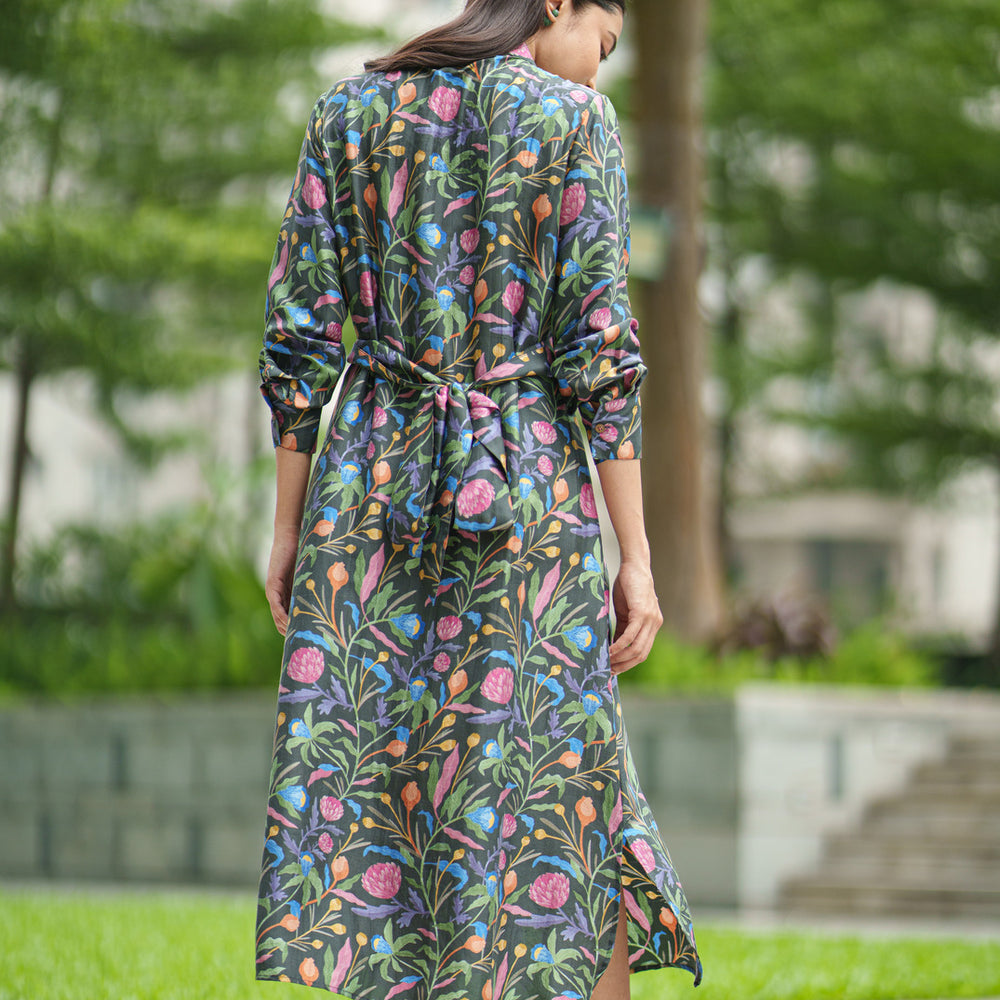 
                  
                    SILK TIE DRESS black jaal
                  
                