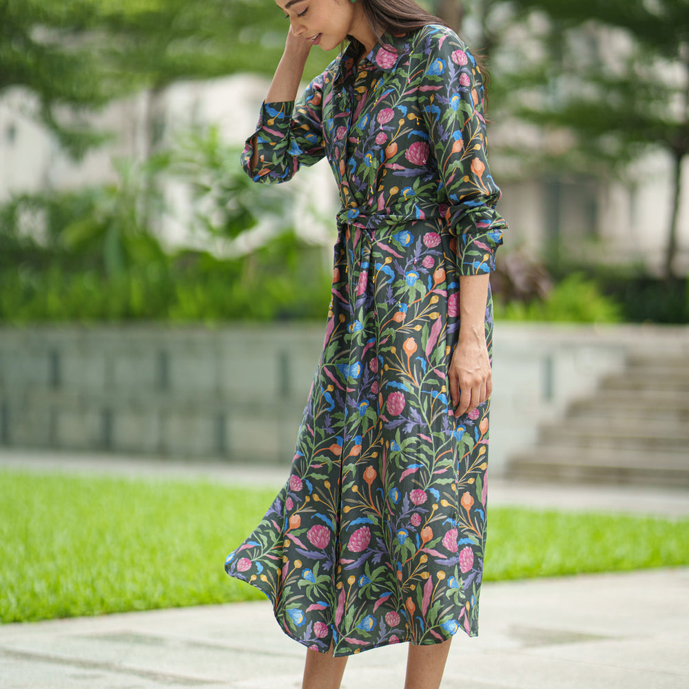 
                  
                    SILK TIE DRESS black jaal
                  
                