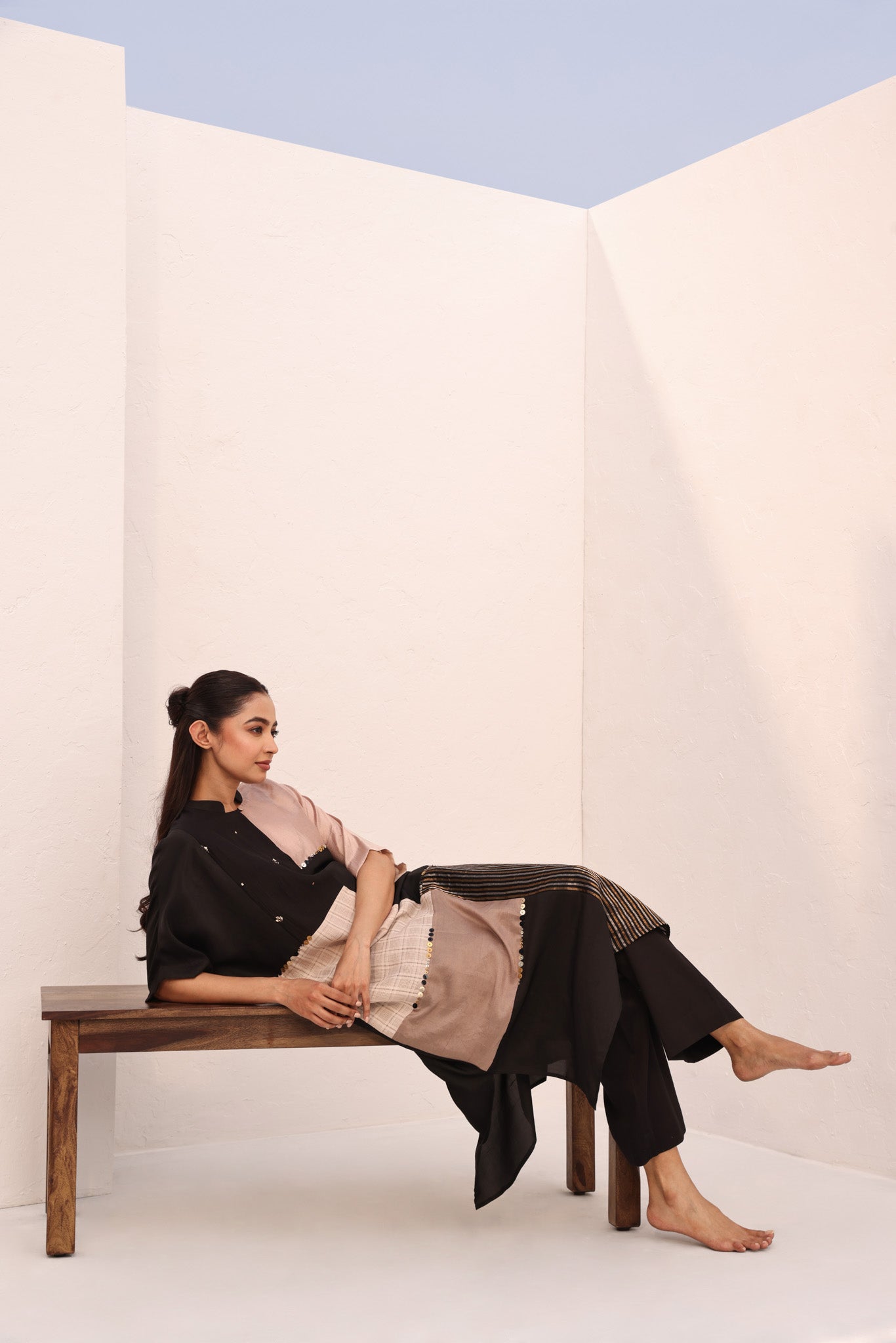 TIA KURTA/BLACK - BEIGE