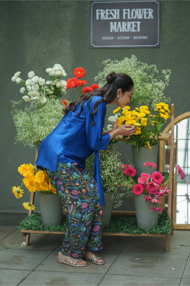 
                  
                    SILK TIE TOP & PANT electric blue black jaal
                  
                