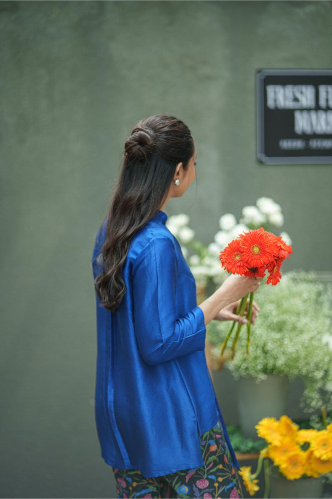 
                  
                    SILK TIE TOP & PANT electric blue black jaal
                  
                