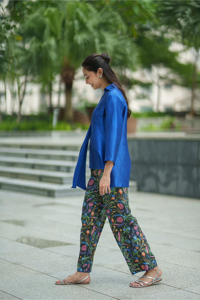 
                  
                    SILK TIE TOP & PANT electric blue black jaal
                  
                